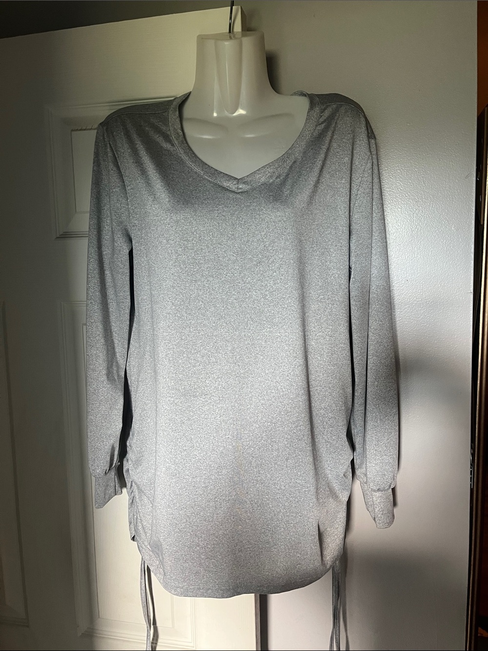 Women's Light Gray Long Sleeve V-Neck Top